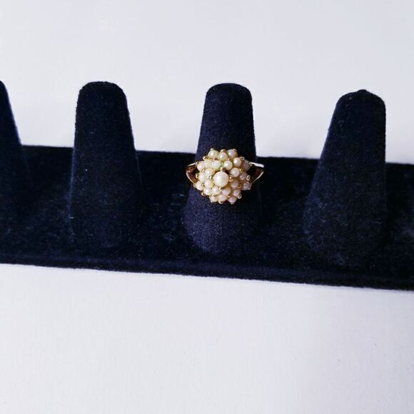 Antique Gold small clustered pearls dome ring - Picture 2 of 13